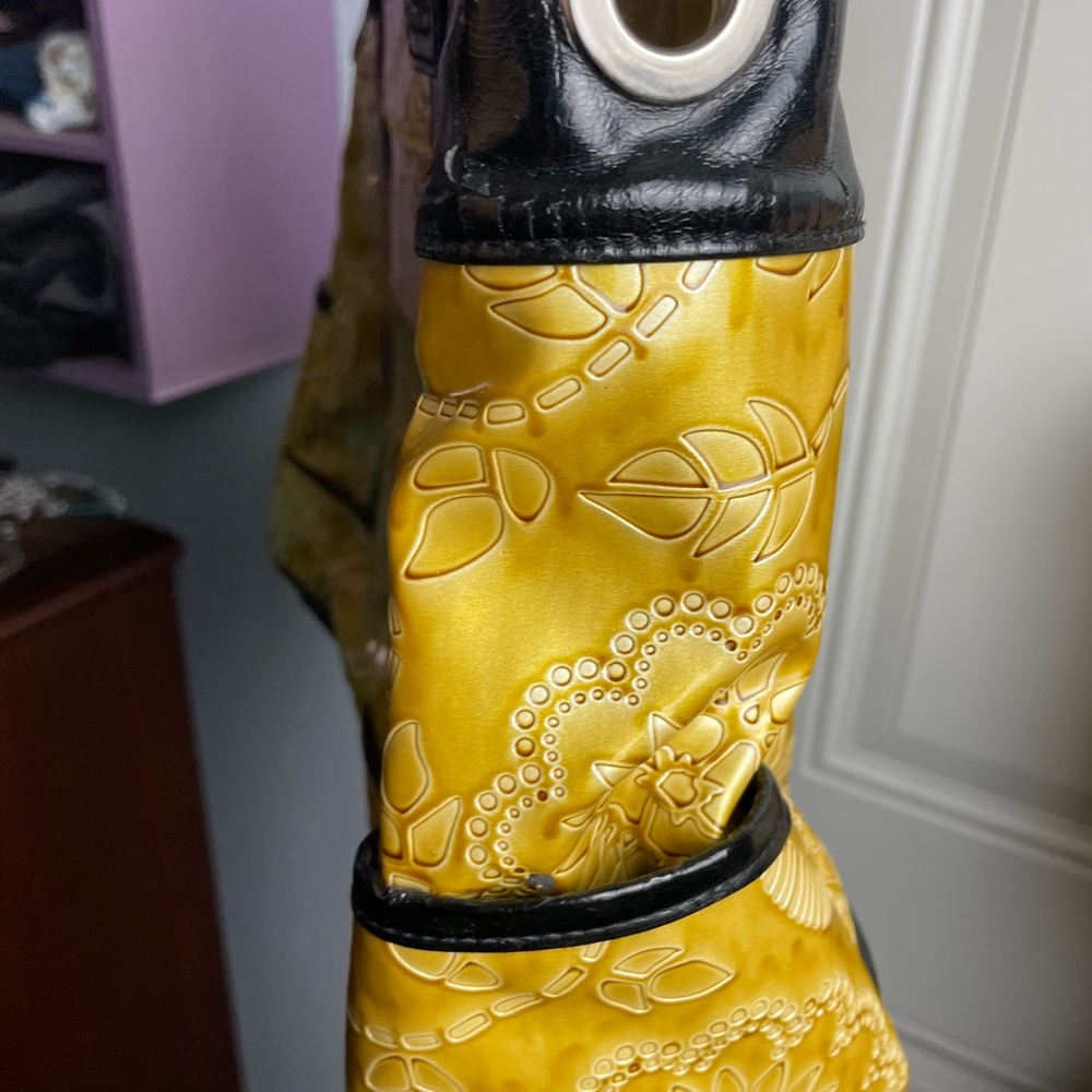 Miche Large Tote with yellow Nicole Yellow and Black Embossed shell - Picture 5 of 7